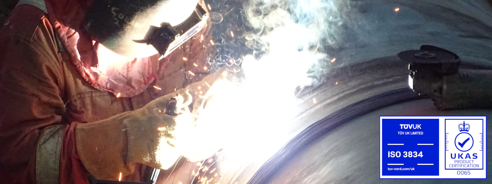 Picture of Rayden Engineering Welder arc welding a large gas pipe
